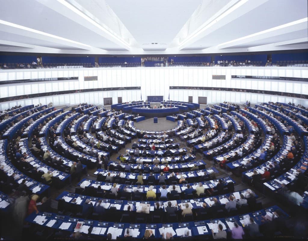 Hemiciclo del Parlamento Europeo en Estrasburgo durante una sesión plenaria.