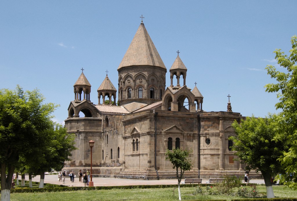 Catedral de Etchmiadzin en Armenia, importante centro de la Iglesia apostólica armenia.