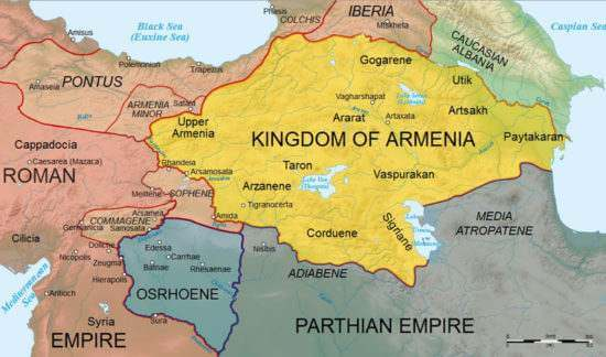 Mapa histórico del reino de Armenia en su máxima extensión, con vecinos romano y parto, mares y provincias del altiplano rotuladas.
